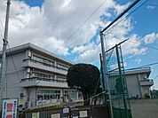 【小学校】市立下里見小学校まで1000ｍ
