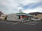 【コンビニエンスストア】ファミリーマート宇多津駅東店まで550ｍ