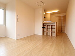 新潟県長岡市豊田町3-27の賃貸アパート 2階1LDKのリビング/ダイニング