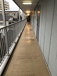 8 / 22