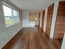 JR山陰本線 石原駅 徒歩20分の賃貸アパート 2階1LDKのリビング/ダイニング