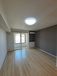 シータ・ガーデン 203 2階ワンルームのリビング/ダイニング