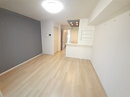 ゼフィール 102 1階ワンルームのリビング/ダイニング