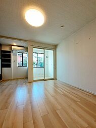 ル・ポン 102 1階ワンルームのリビング/ダイニング