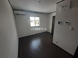 ル・メイユール東宮野目A棟 203 2階ワンルームのリビング/ダイニング