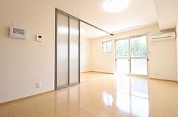 シルクガーデンE 2階1LDKのリビング/ダイニング