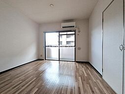 サンローレル船越 303 3階1Kのリビング/ダイニング