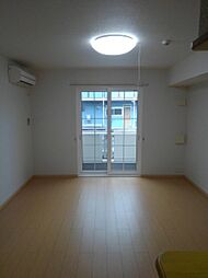 エレガント 101 1階ワンルームのリビング/ダイニング