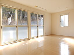 ラ・クレール 102 1階1LDKのリビング/ダイニング