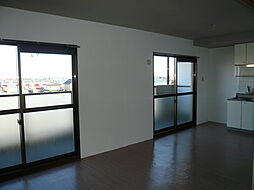 ベルウッド和泉 4C 4階2LDKのリビング/ダイニング