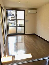 イーストリバーパラリア　弐番館 0102 1階2LDKのリビング/ダイニング