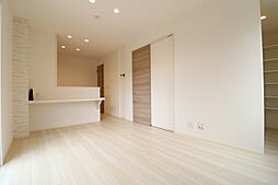 マイルド 102 1階ワンルームのリビング/ダイニング