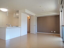 ファミーユスクエアー　A棟 A101 1階3LDKのリビング/ダイニング