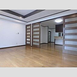 名取ビル富弥 102 1階4SLDKのリビング/ダイニング