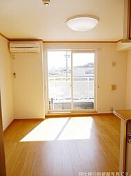 エレガン 201 2階1LDKのリビング/ダイニング