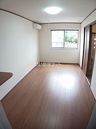 コモド山家 102 1階ワンルームのリビング/ダイニング