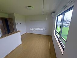 East Village III棟 203 2階1LDKのリビング/ダイニング