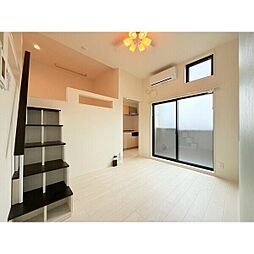 Long An Sky(ロンアンスカイ) 103 1階1Kのリビング/ダイニング