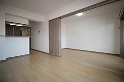 セブン・セブン都北 101 1階1LDKのリビング/ダイニング