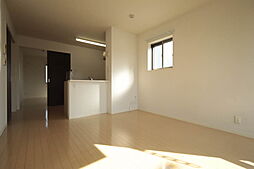 ベレオ西原 301 3階2LDKのリビング/ダイニング