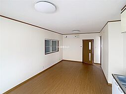 飯野ハイツ（6〜9号） 8 1階3LDKのリビング/ダイニング