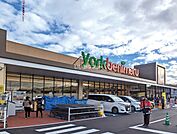 【スーパー】ヨークベニマル 塩釜店まで565ｍ