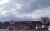 【スーパー】ユニバース 青山店まで566ｍ