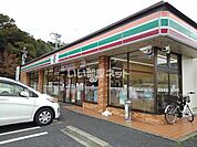 【コンビニエンスストア】セブンイレブン 四日市三重団地入口店まで686ｍ