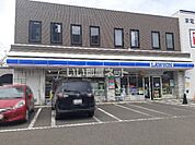 【コンビニエンスストア】ローソン千歳駅前店まで480ｍ