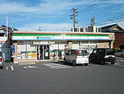 【コンビニエンスストア】ファミリーマート西幡豆上大坪店まで400ｍ