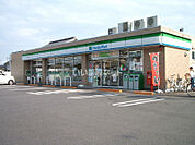 【コンビニエンスストア】ファミリーマート西尾中畑店まで654ｍ