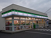 【コンビニエンスストア】ファミリーマート 草津青地店まで724ｍ