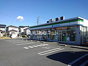 【コンビニエンスストア】ファミリーマート 豊橋緑ヶ丘店まで159ｍ
