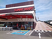 【スーパー】SUNNY MART(サニーマート) 束本店まで1016ｍ