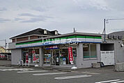 【コンビニエンスストア】ファミリーマート 桑名芳ヶ崎店まで657ｍ