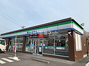 【コンビニエンスストア】ファミリーマート 半田亀崎店まで865ｍ