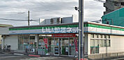 【コンビニエンスストア】ファミリーマート堺百舌鳥梅北町店まで570ｍ