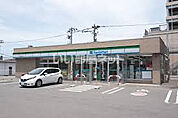 【コンビニエンスストア】ファミリーマート　金沢増泉中央店まで559ｍ