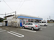 【コンビニエンスストア】ローソン津伊倉津店まで917ｍ