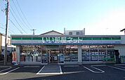 【コンビニエンスストア】ファミリーマート 大泉目白通り店まで967ｍ