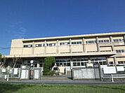 【小学校】松戸市立小金北小学校まで645ｍ
