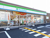 【コンビニエンスストア】ファミリーマート 木津駅前店まで1056ｍ