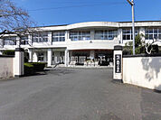 【小学校】えびの市立飯野小学校まで645ｍ