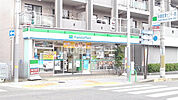 【コンビニエンスストア】ファミリーマート茨木春日三丁目店まで182ｍ