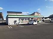【コンビニエンスストア】ファミリーマート 鈴鹿おかだ店まで3257ｍ