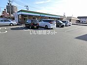 【コンビニエンスストア】ファミリーマート津市ヨットハーバー店まで925ｍ