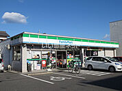 【コンビニエンスストア】ファミリーマート津新町店まで187ｍ