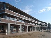 【小学校】砺波市立砺波北部小学校まで900ｍ