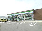 【コンビニエンスストア】ファミリート射水白銀町店まで574ｍ