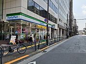 【コンビニエンスストア】ファミリーマート四谷四丁目店まで486ｍ